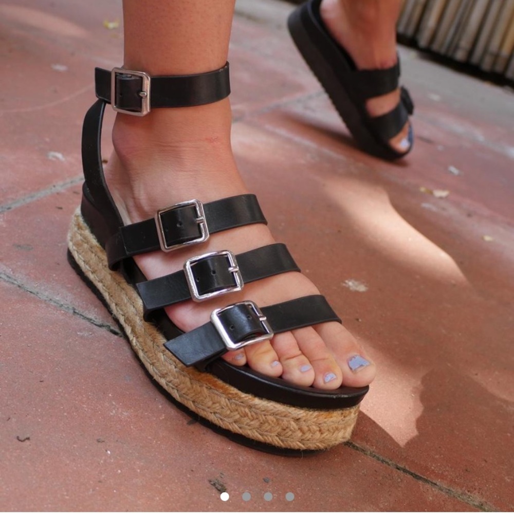 Strappy platform sandals with buckles